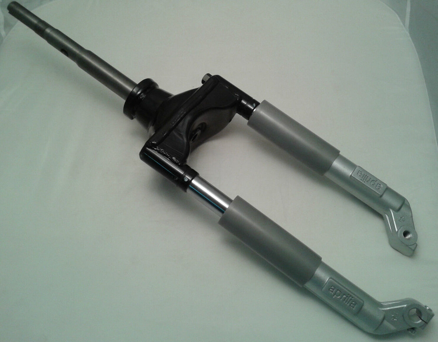 854575 8203705 FORCELLA ORIGINALE PIAGGIO SCARABEO 50 2T DAL '93 AL '09 NUOVA