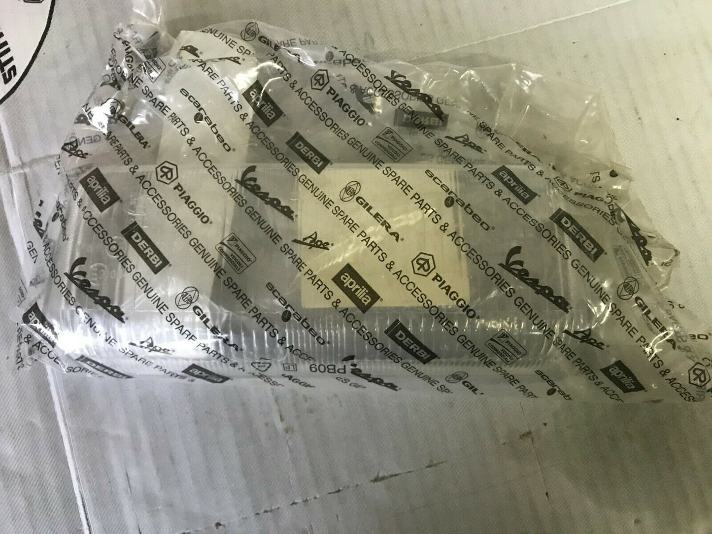 AP8212409 VETRO FANALE ANTERIORE AMICO