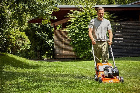 RASAERBA tosaerba STIHL RM 248T Trazionato con taglio da 46cm