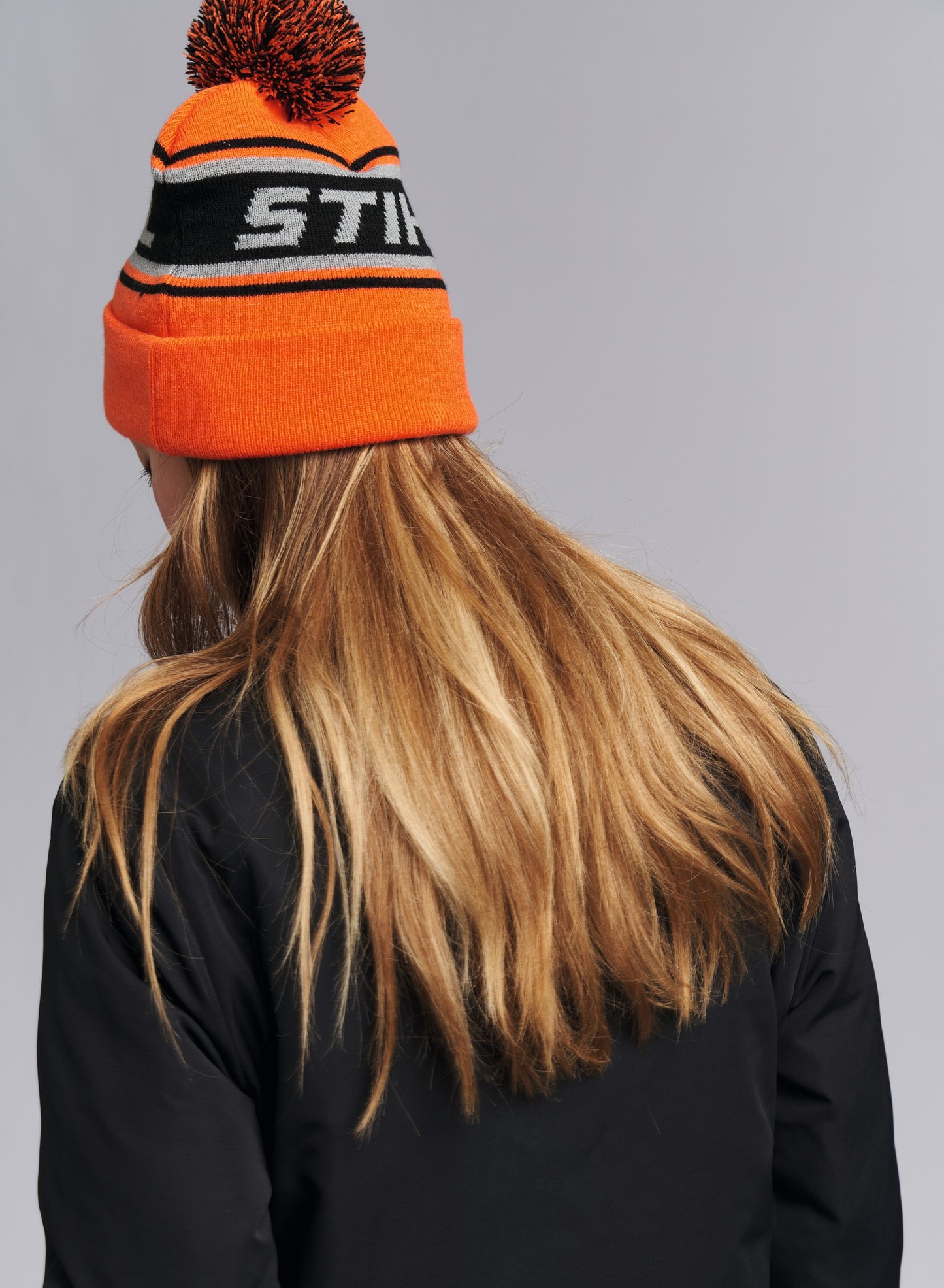 IDEA REGALO - CAPPELLINO IN LANA ARANCIO CON POMPON ORIGINALE STIHL