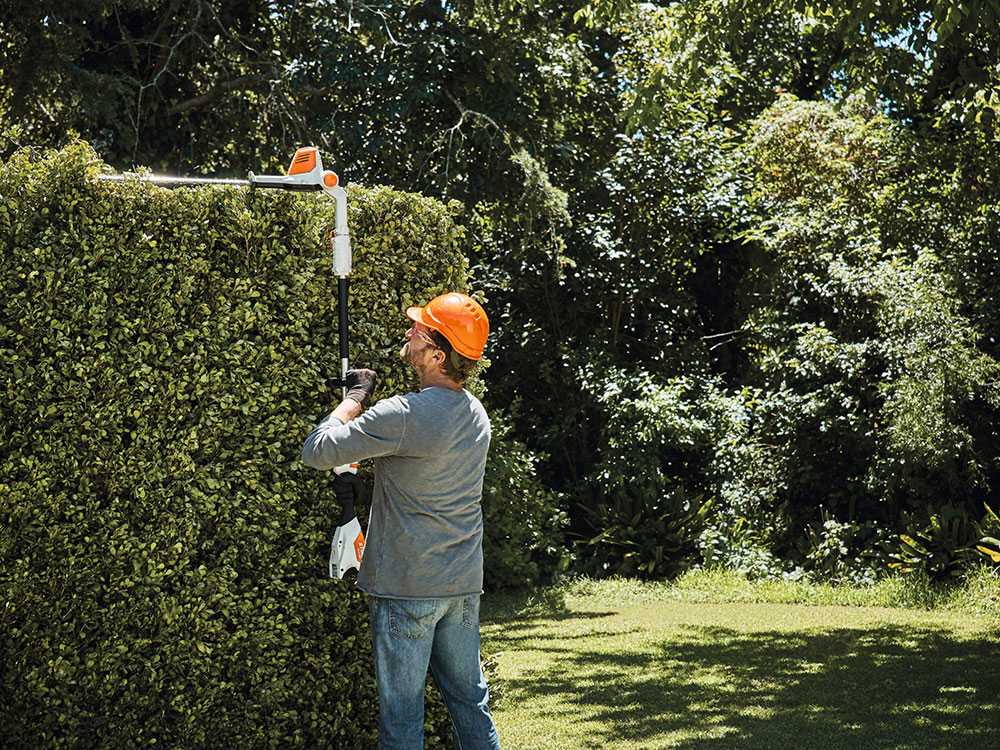 STIHL HLA 56 - Tagliasiepi su asta con batteria AK 30 - 36V 4Ah