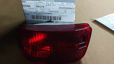 957214 GRUPPO OTTICO ORIGINALE POSTERIORE stop frecce PIAGGIO NRG 50cc '96 '04
