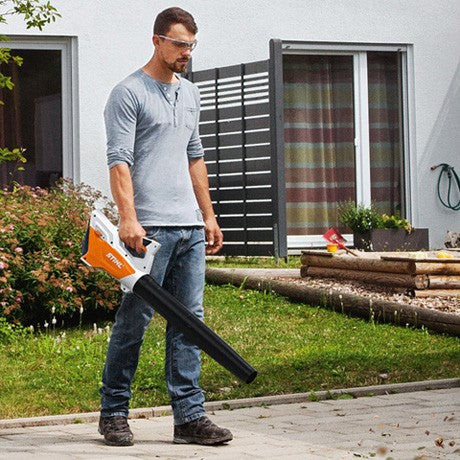 SOFFIATORE A BATTERIA STIHL BGA 45 (Batteria e caricabatteria incluso)