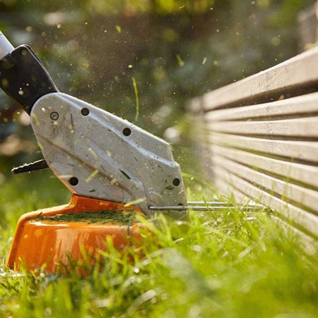 TAGLIABORDI DECESPUGLIATORE A BATTERIA STIHL FSA45 (Batteria e caricabatteria inclusi)