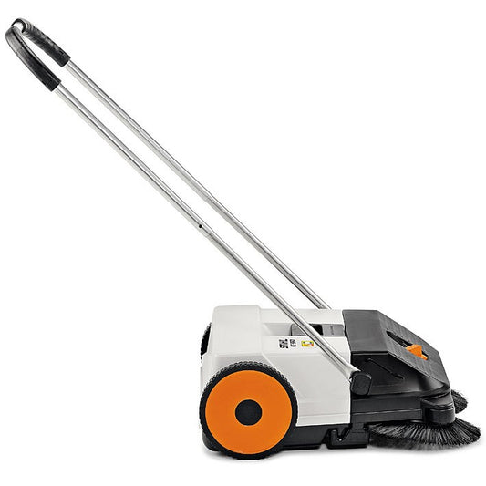 SPAZZATRICE COMPATTA PER PULIZIA PIAZZALI STIHL KG550