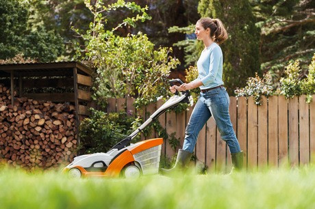 Rasaerba a batteria SemiProfessionale Originale Stihl RMA 339 C con 2 batterie AK 30 e caricatore
