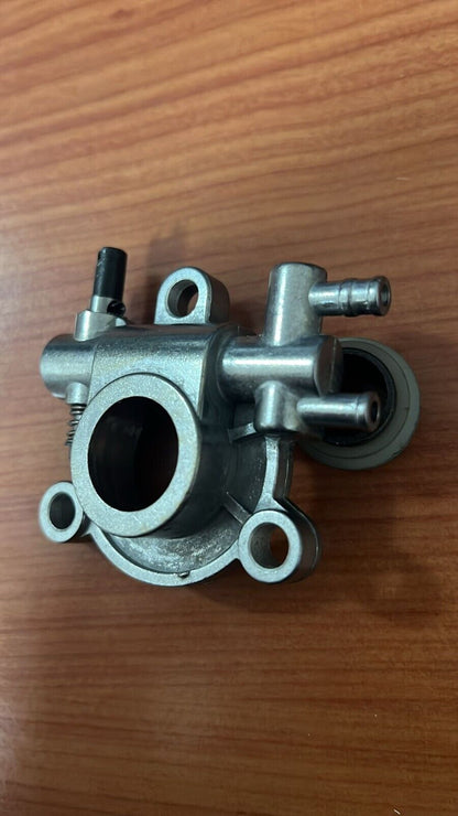 Z848C06703 COPERCHIO POMPA OLIO MOTOSEGA ZENOAH KOMATSU RED MAX G 6200