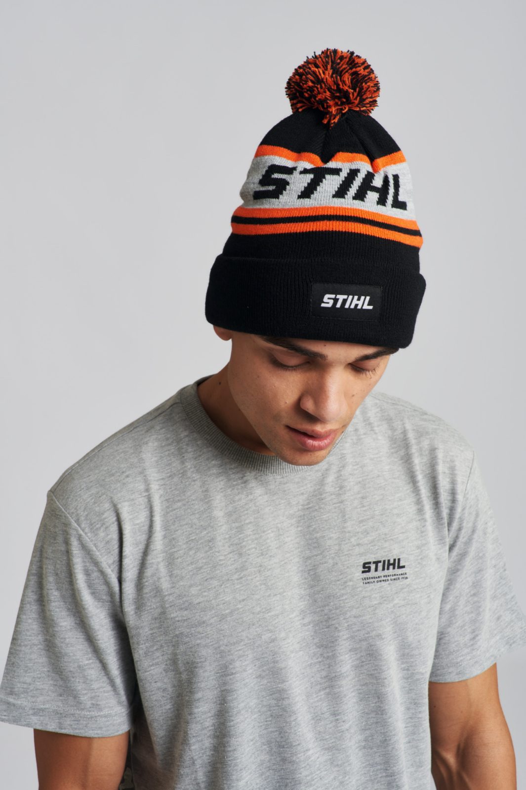 IDEA REGALO - CAPPELLINO IN LANA CON POMPON ORIGINALE STIHL